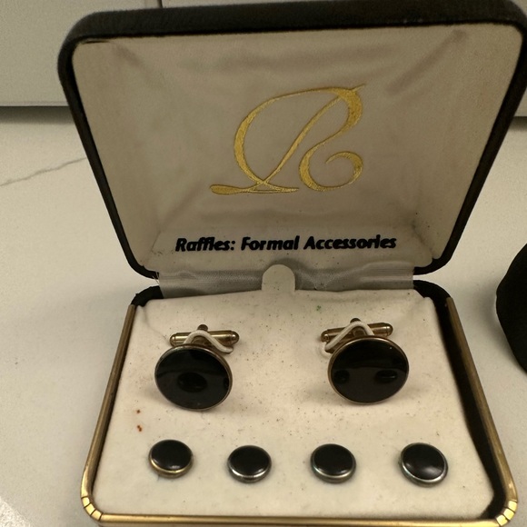 Vintage Raffles Onyx Cufflinks and bowtie - Picture 2 of 6
